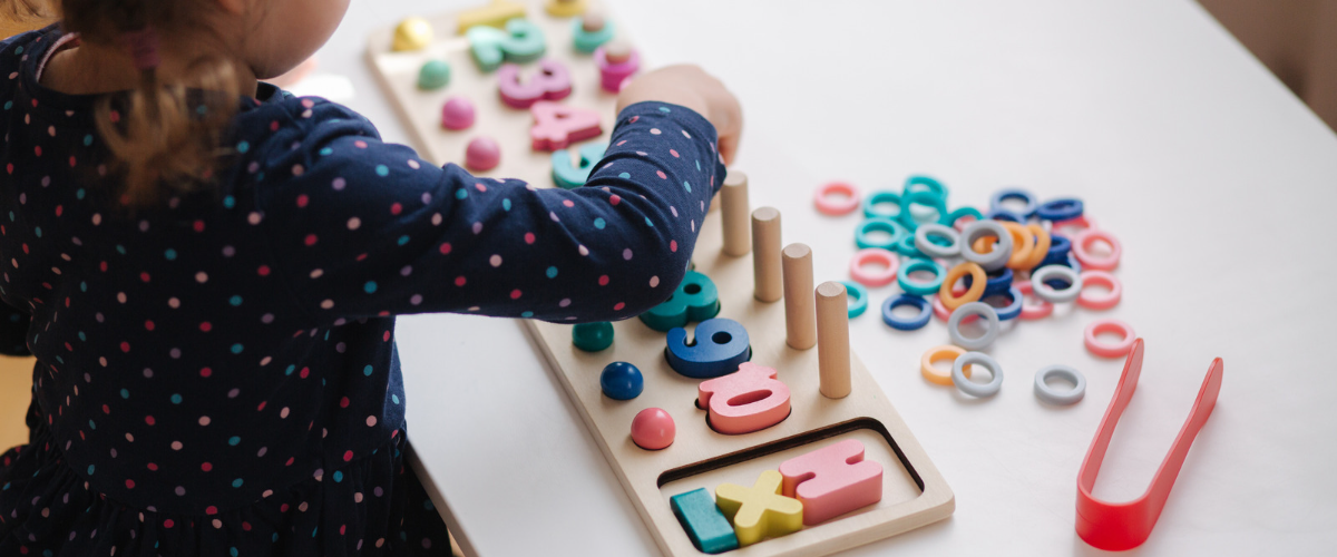 İşte size farklı yaş grupları için eğitici oyuncak önerileri: